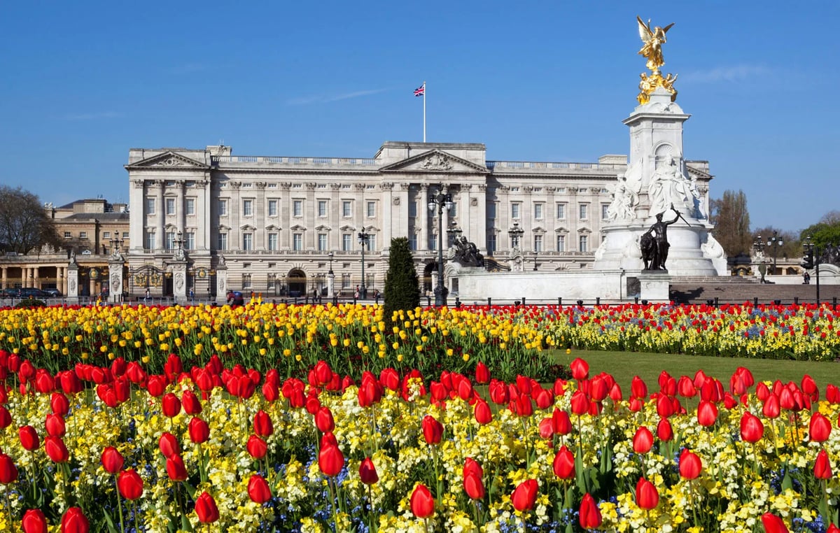 Buckingham-Palace-Victoria-Memorial Londra Cam viaggi-Tulips-London-England