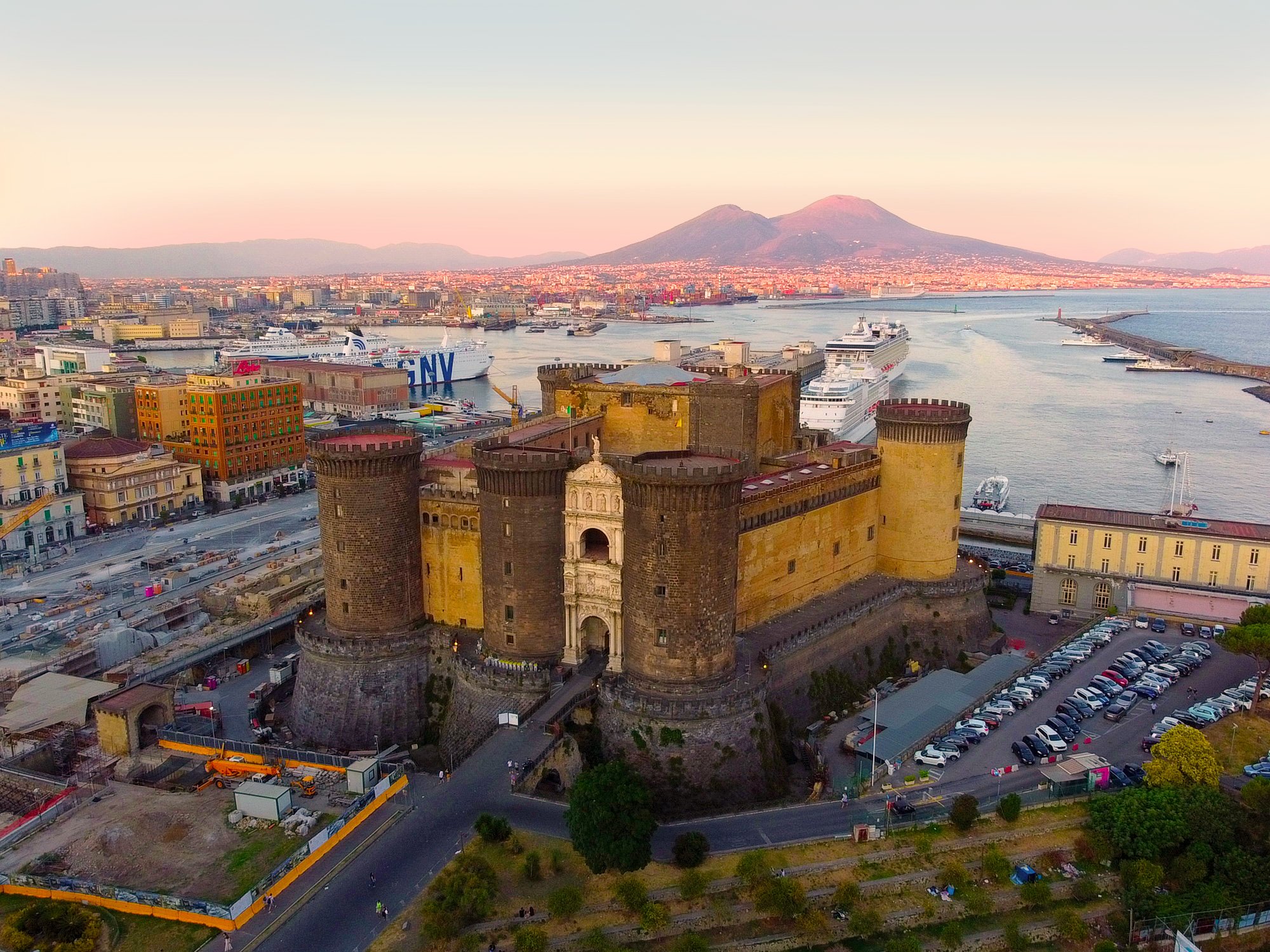 Napoli -Maschio-Angioino CASTEL NUOVO CAM VIAGGI