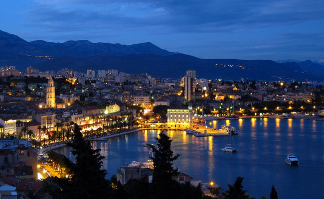 Spalato veduta del porto in festa TOUR IMMACOLATA IN CROAZIA FULVIA TOUR