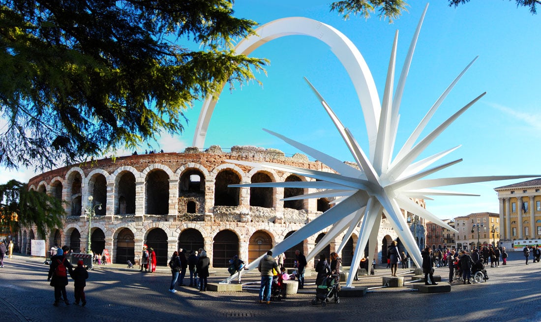 VERONA ARENA  mostra  dei presepi  mercatini in piazza Bra CAM VIAGGI