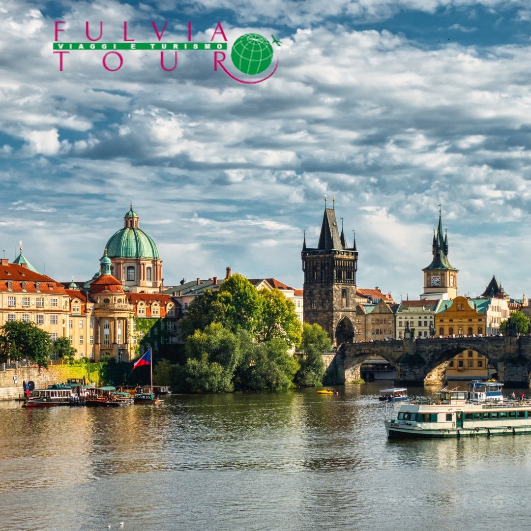 VIENNA Fulvia Tour Praga sul fiume Moldava
