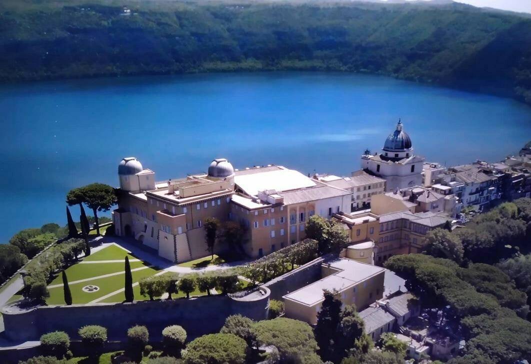 castel-gandolfo-palazzo pontificio e vista del lago