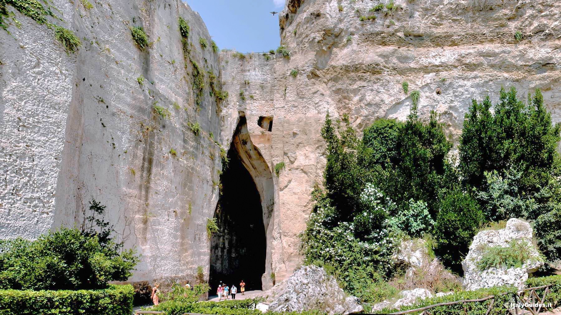 orecchio-di-dionisio SIRACUSA  TOUR DELLA SICILIA FULVIA TOUR