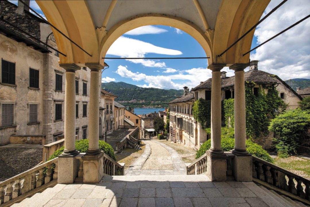 Lago d Orta San Giulio chiesa di santa Maria Assunta