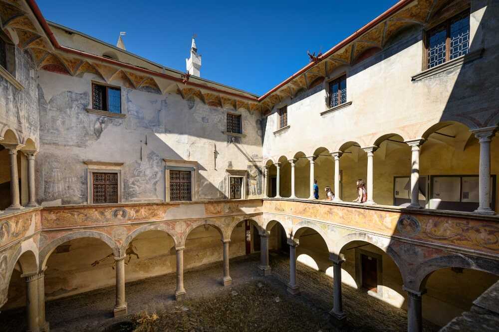 TEGLIO E IL BERNINA EXPRESS PALAZZO BESTA A TEGLIO VALTELLINA  CAM VIAGGI