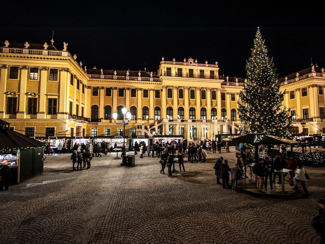 SCHOENBRUNN PALACE CAPODANNO A VIENNA FULVIA TOUR